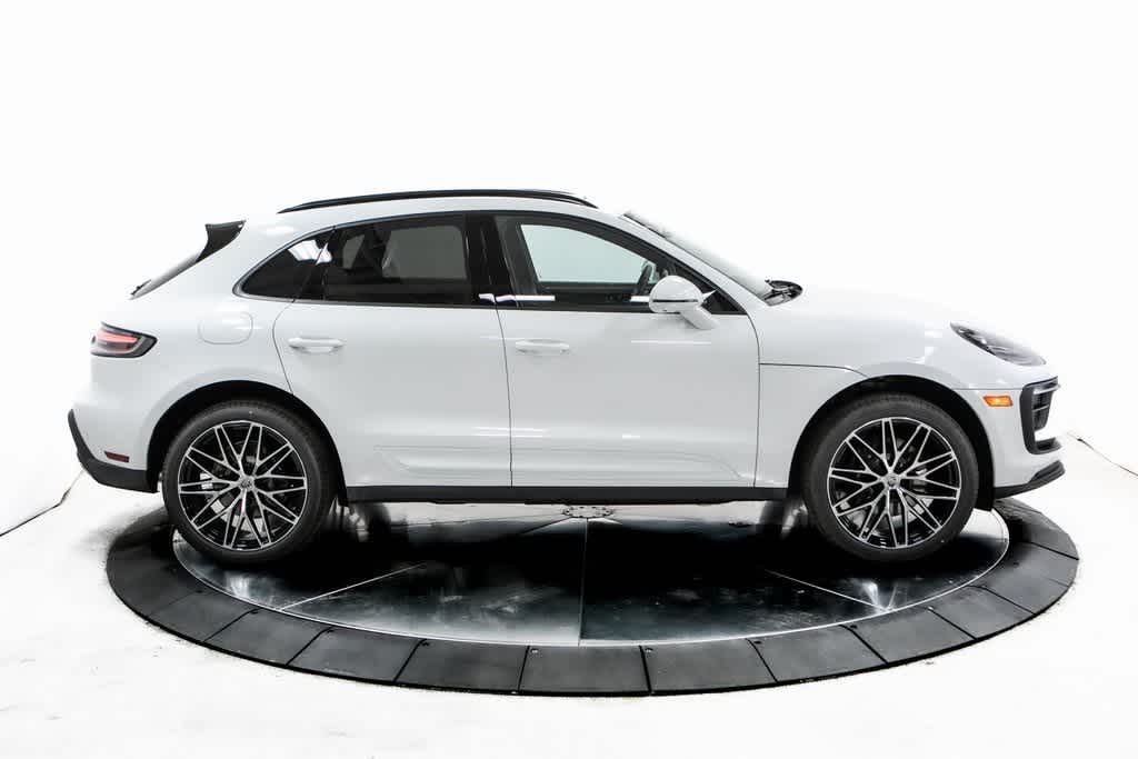 Thumbnail: 2025 Porsche Macan - 8
