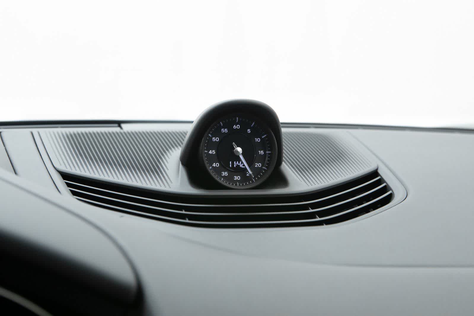 Thumbnail: 2022 Porsche Taycan - 25