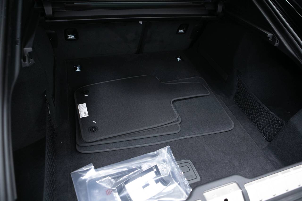 Thumbnail: 2026 Porsche Panamera - 38