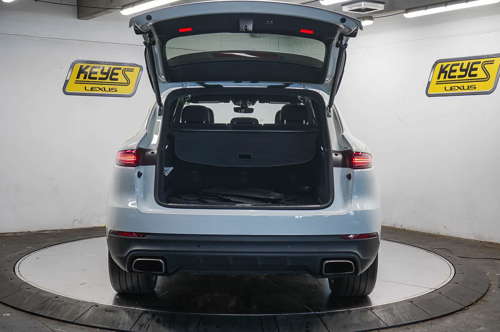 Thumbnail: 2022 Porsche Cayenne - 27