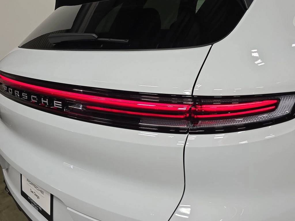 Thumbnail: 2026 Porsche Cayenne - 30