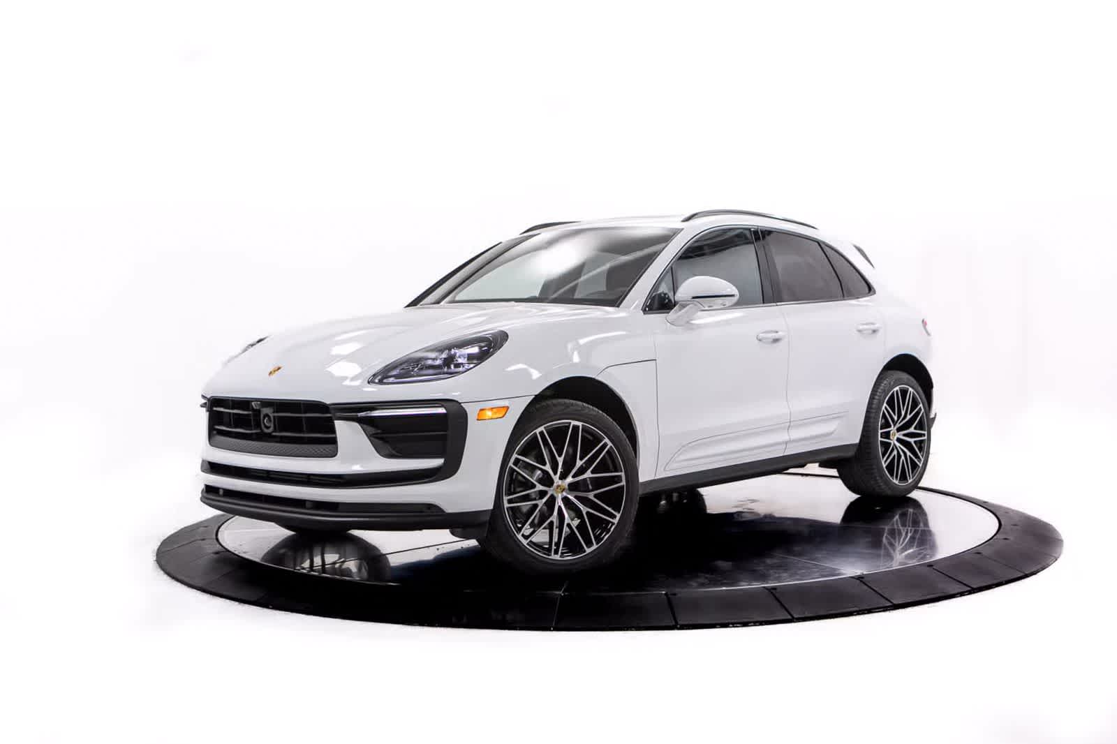 Thumbnail: 2026 Porsche Macan - 1