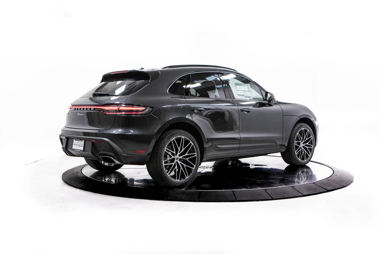 Thumbnail: 2026 Porsche Macan - 7