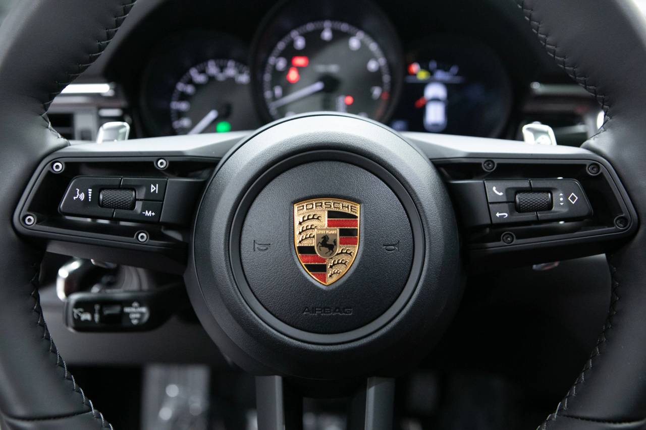 Thumbnail: 2026 Porsche Macan - 20