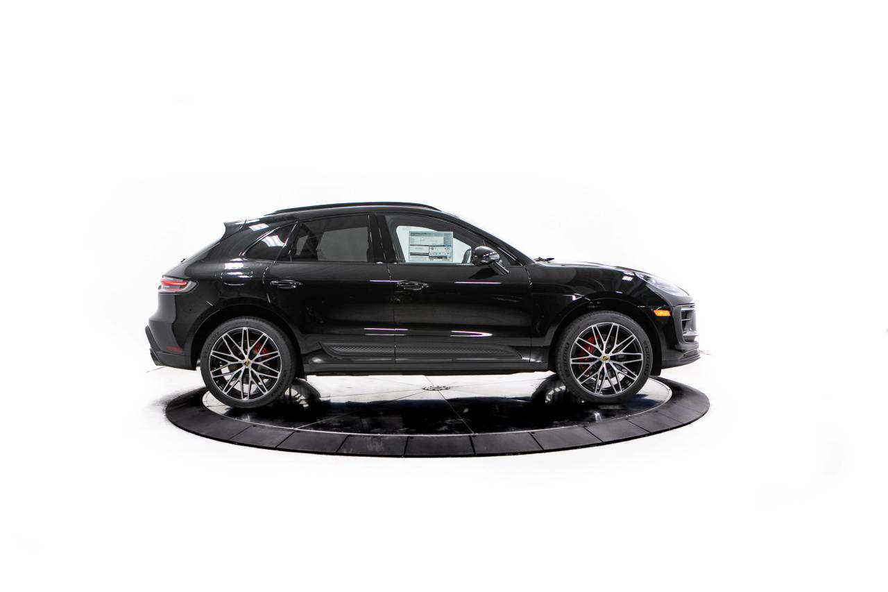 Thumbnail: 2026 Porsche Macan - 8