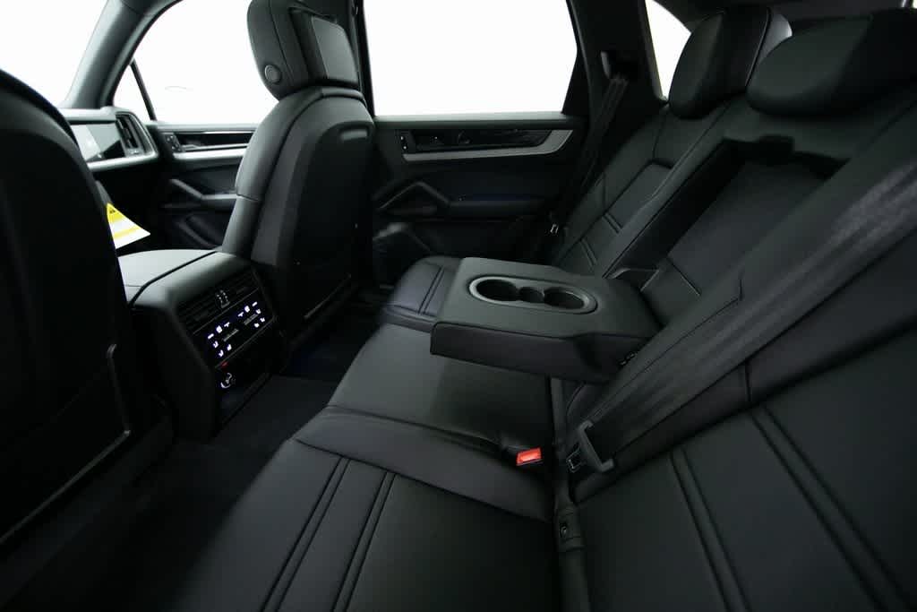 Thumbnail: 2025 Porsche Cayenne - 38