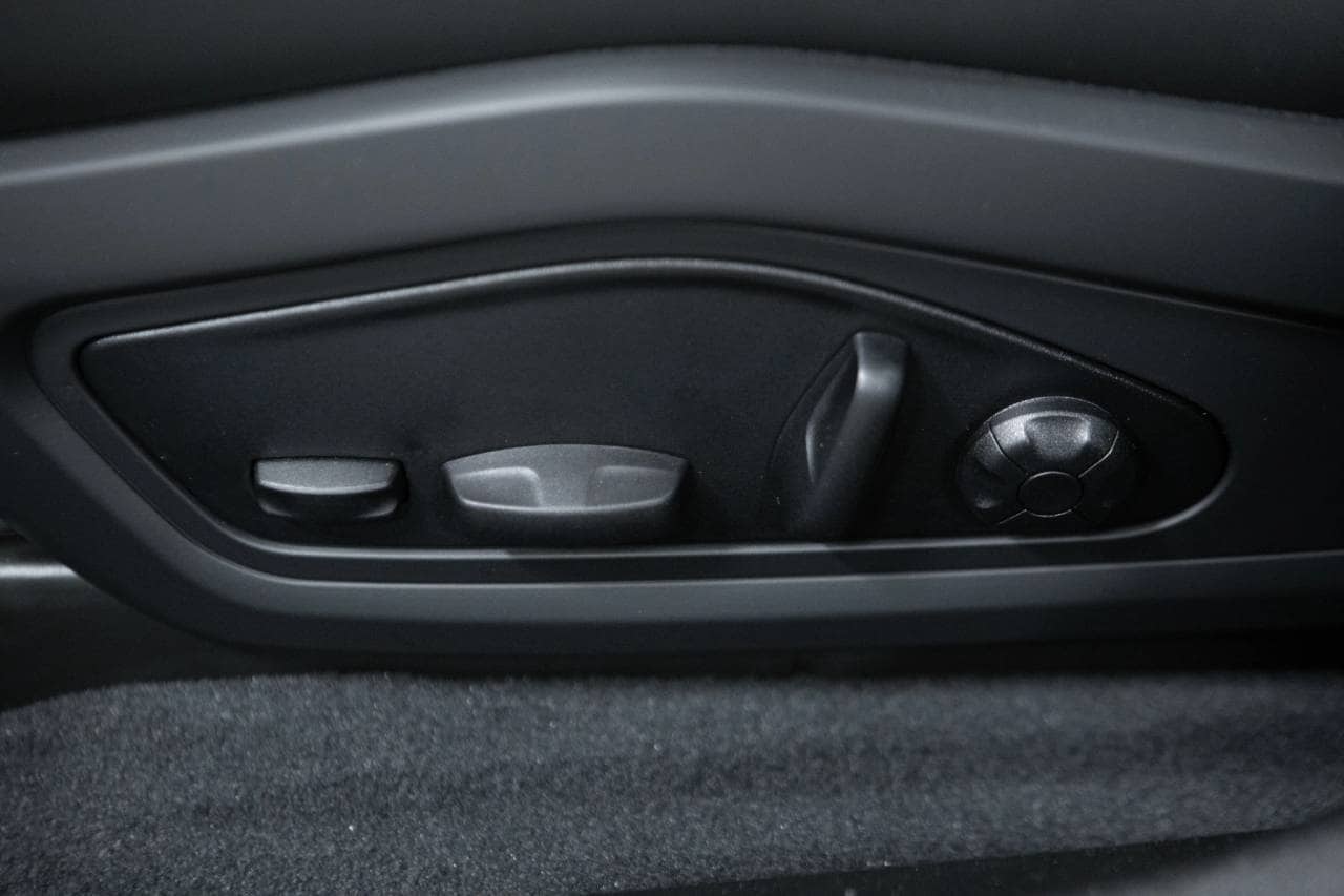 Thumbnail: 2026 Porsche Taycan - 24