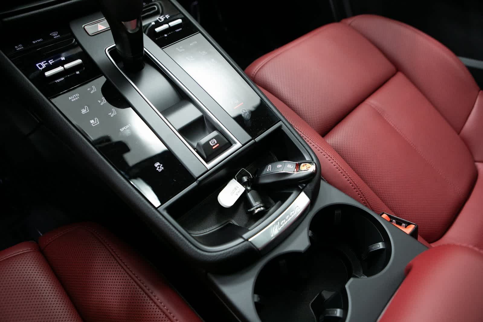 Thumbnail: 2025 Porsche Macan - 23