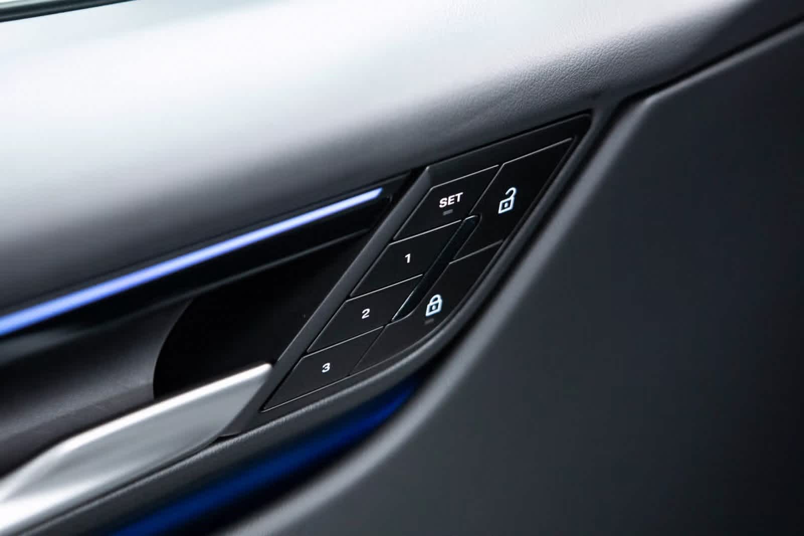 Thumbnail: 2025 Porsche Macan - 18