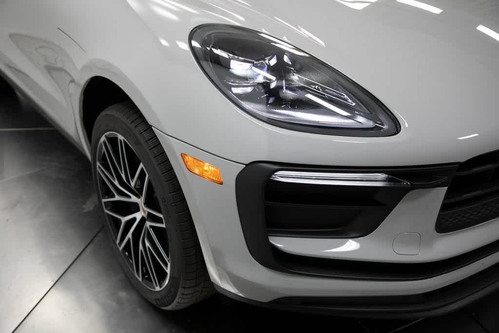 Thumbnail: 2025 Porsche Macan - 11