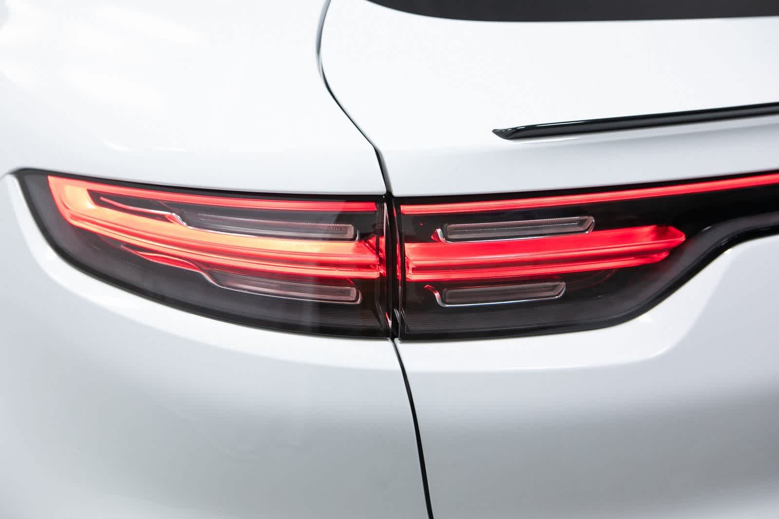 Thumbnail: 2022 Porsche Cayenne - 35