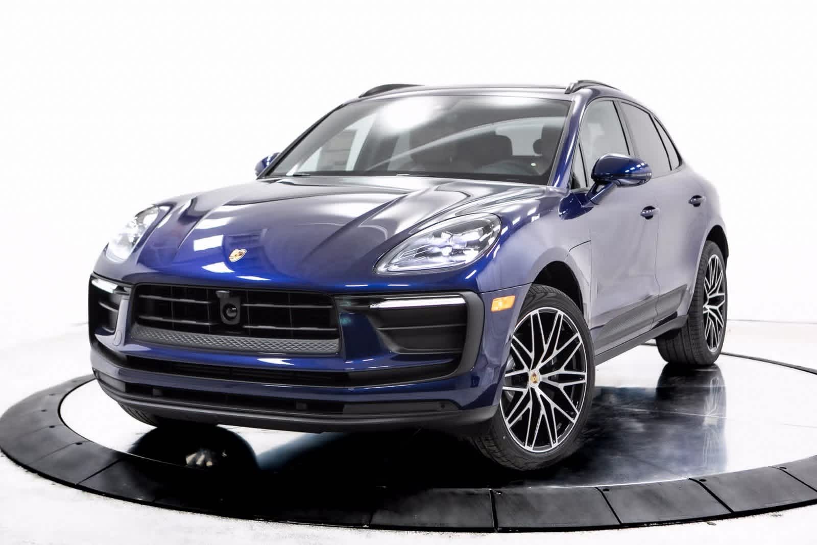 2025 Porsche Macan's photo