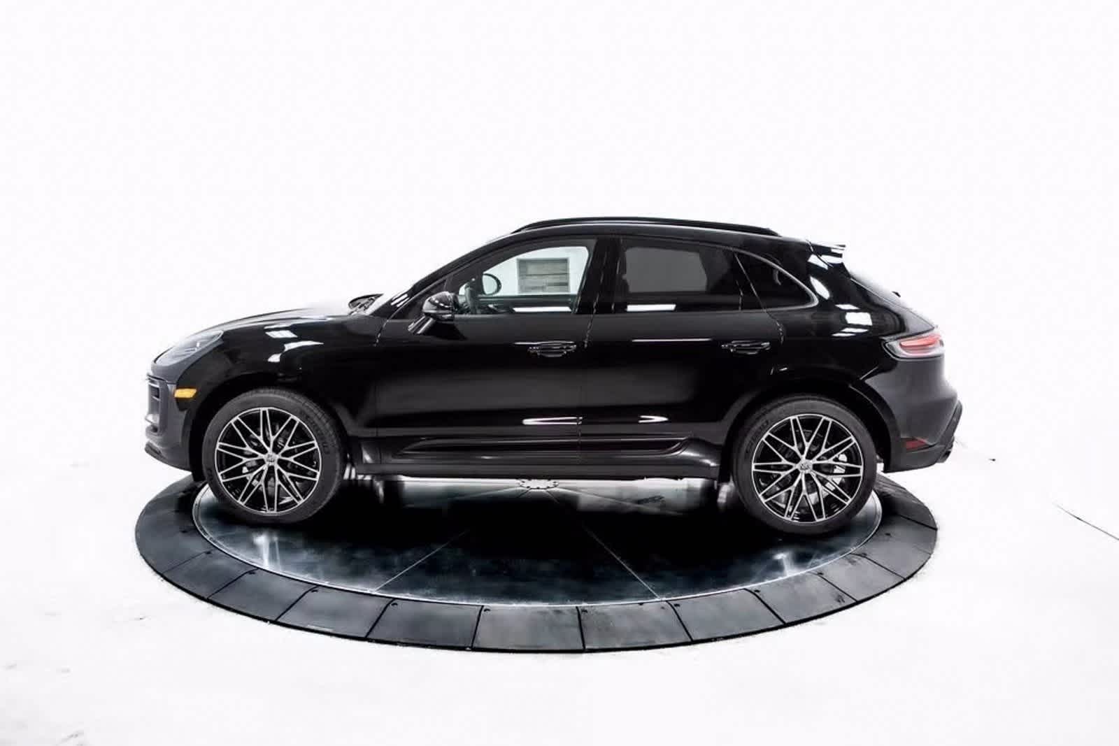 Thumbnail: 2025 Porsche Macan - 2