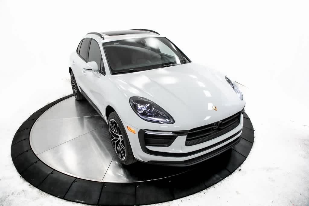 Thumbnail: 2025 Porsche Macan - 40