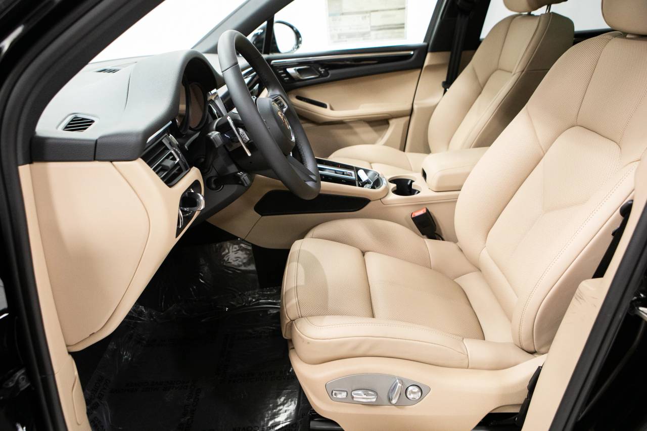 Thumbnail: 2026 Porsche Macan - 23