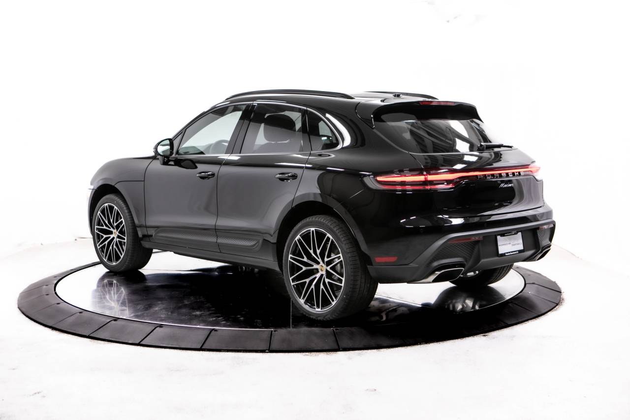 2026 Porsche Macan T photo 3