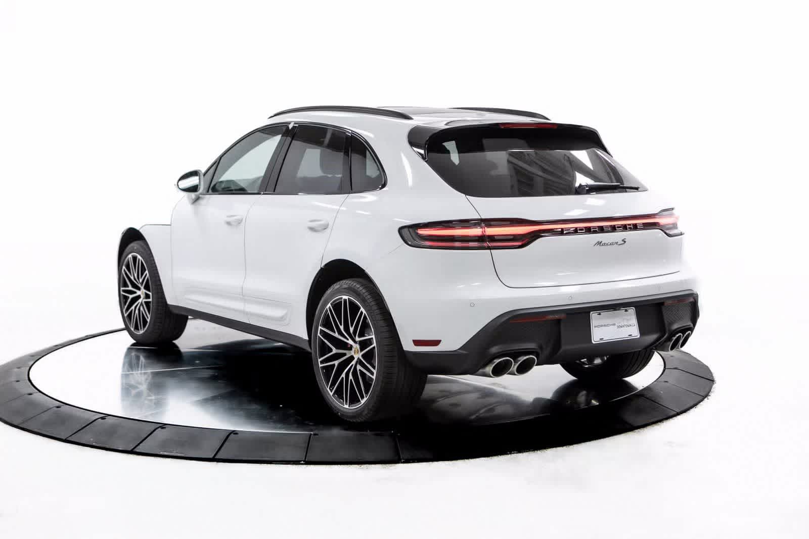 Thumbnail: 2025 Porsche Macan - 3