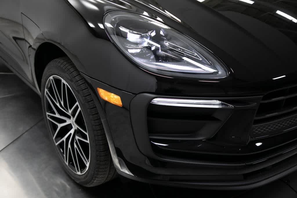 Thumbnail: 2025 Porsche Macan - 12