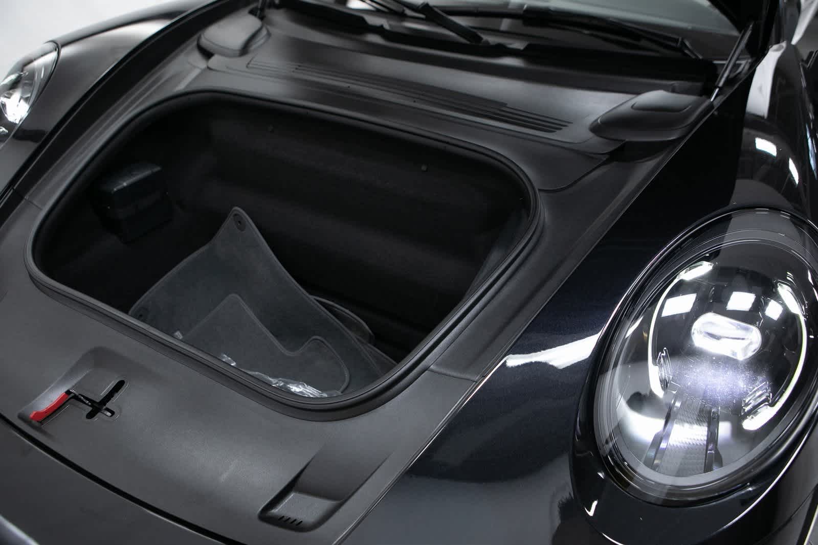 Thumbnail: 2025 Porsche 911 - 29