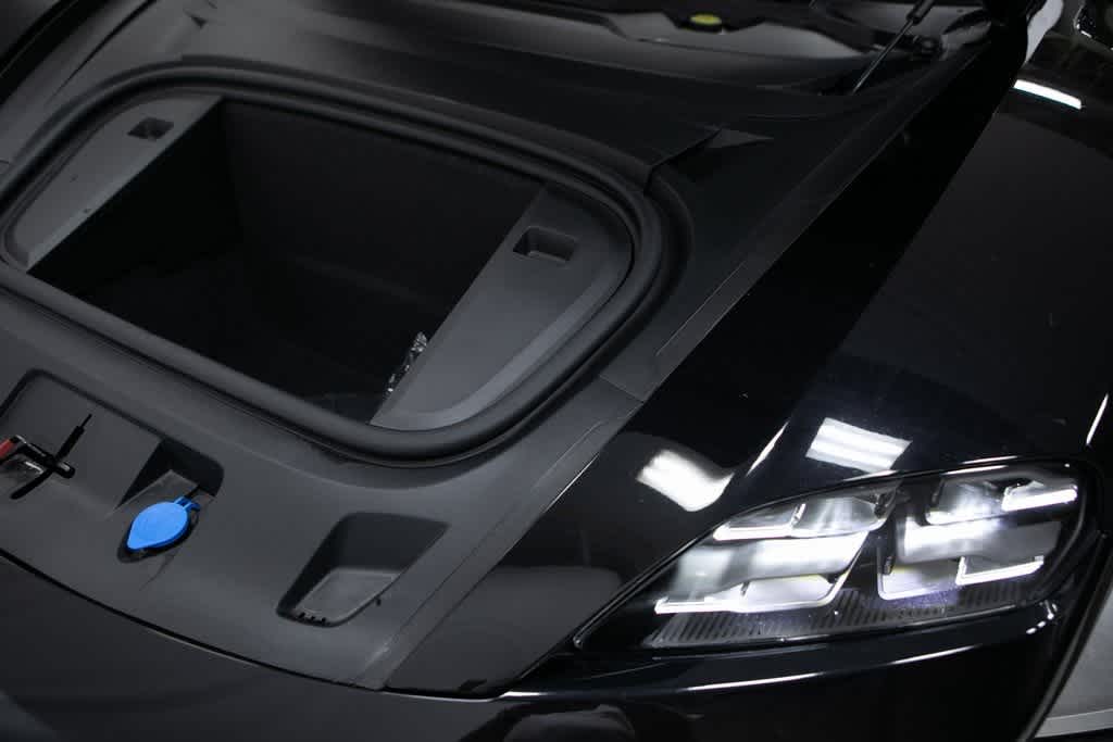 Thumbnail: 2025 Porsche Taycan - 17