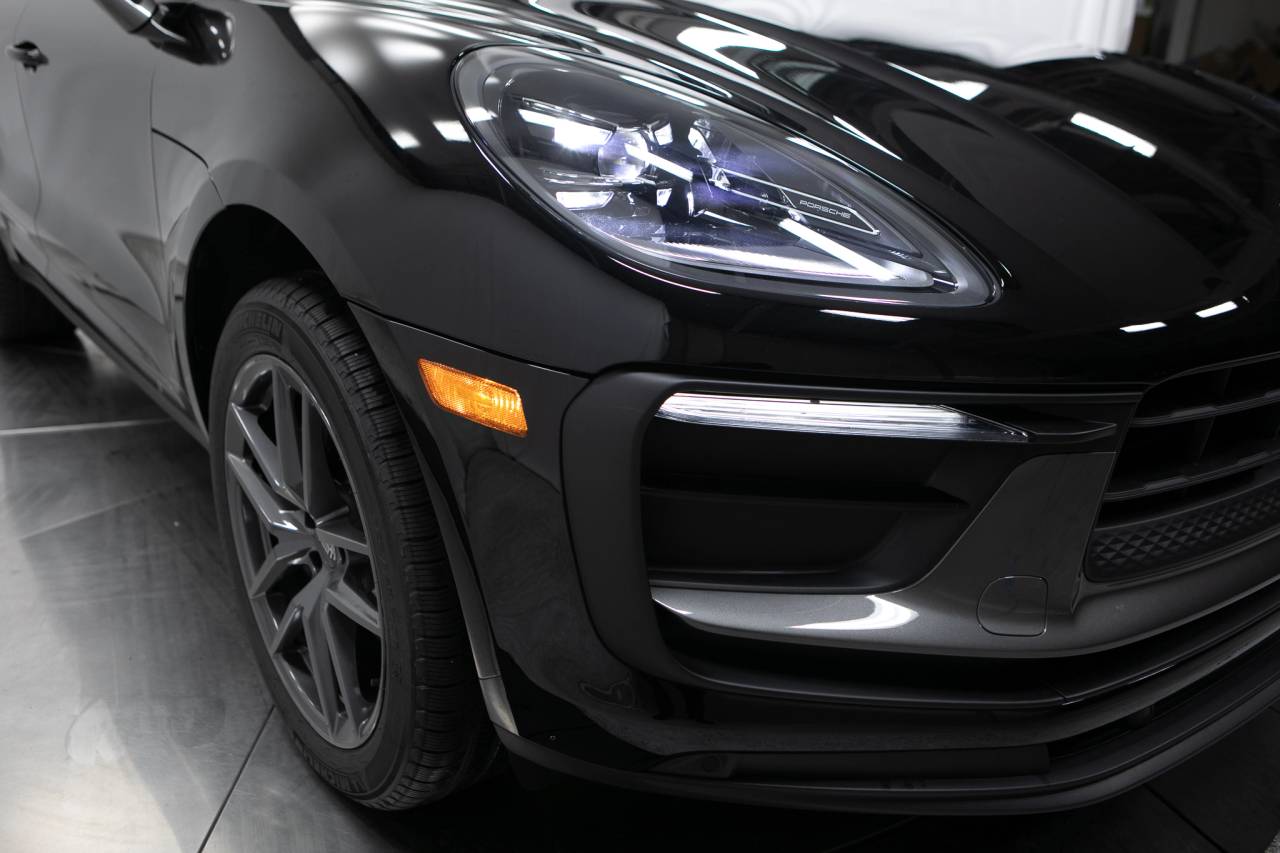 Thumbnail: 2026 Porsche Macan - 12