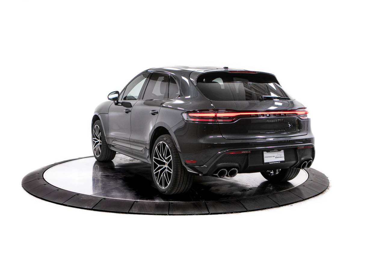 Thumbnail: 2026 Porsche Macan - 3