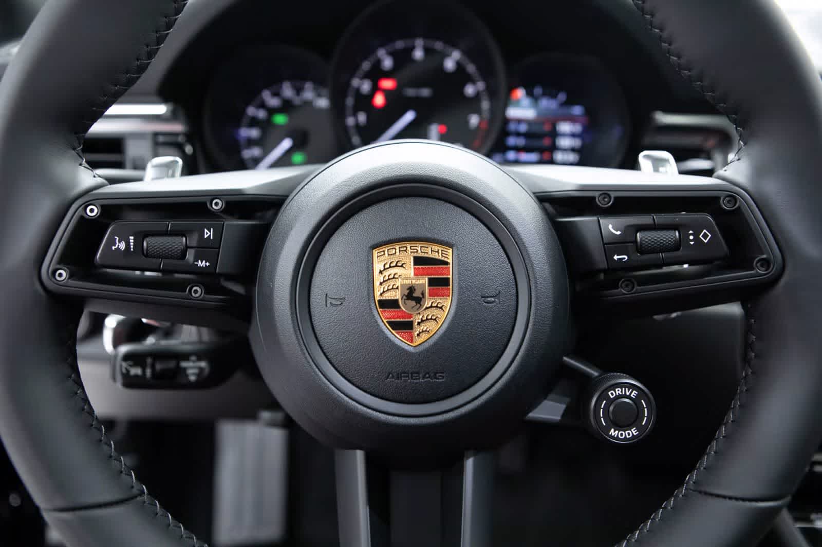 Thumbnail: 2026 Porsche Macan - 13