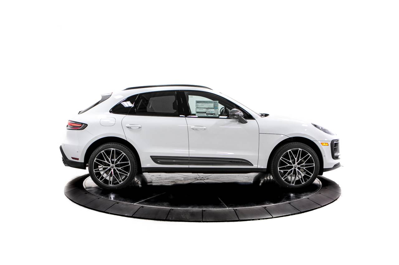 Thumbnail: 2026 Porsche Macan - 8