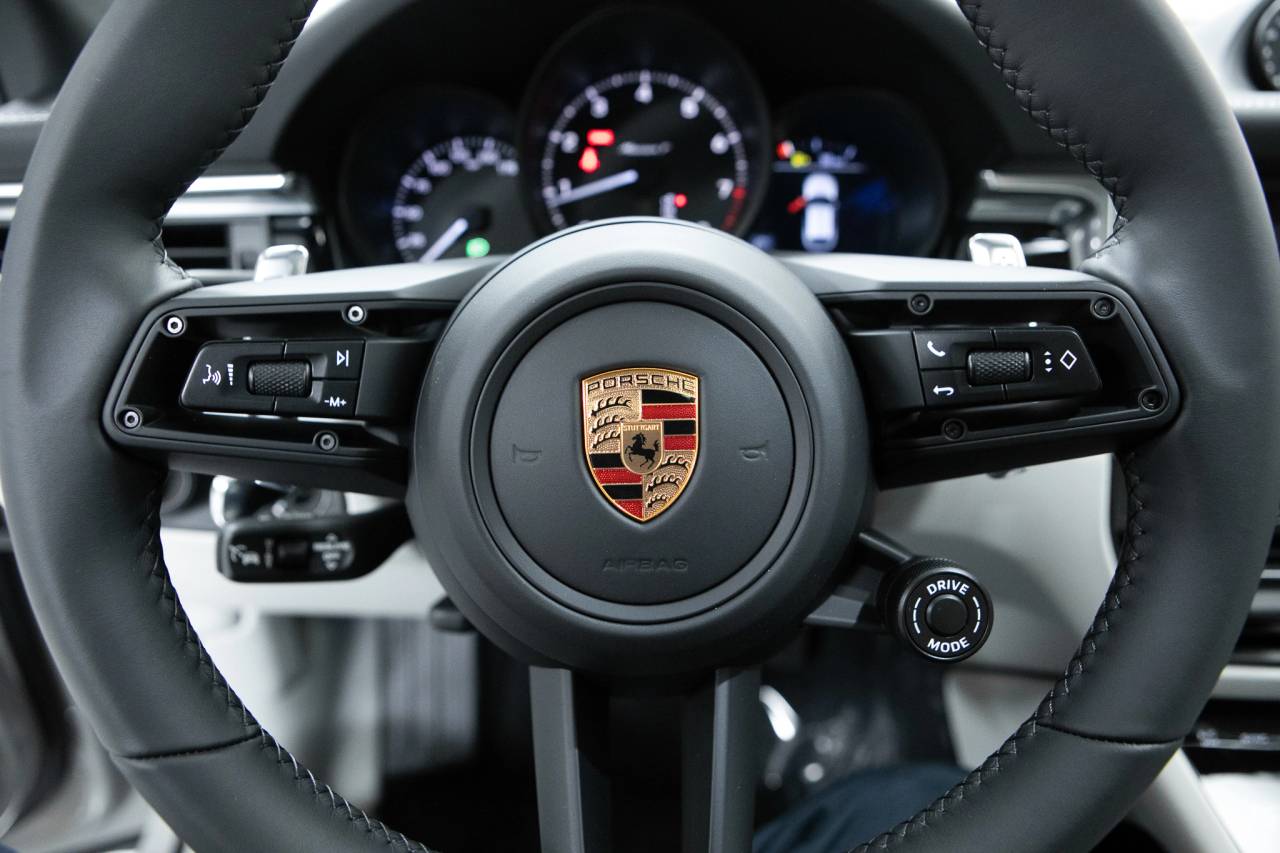 Thumbnail: 2026 Porsche Macan - 21