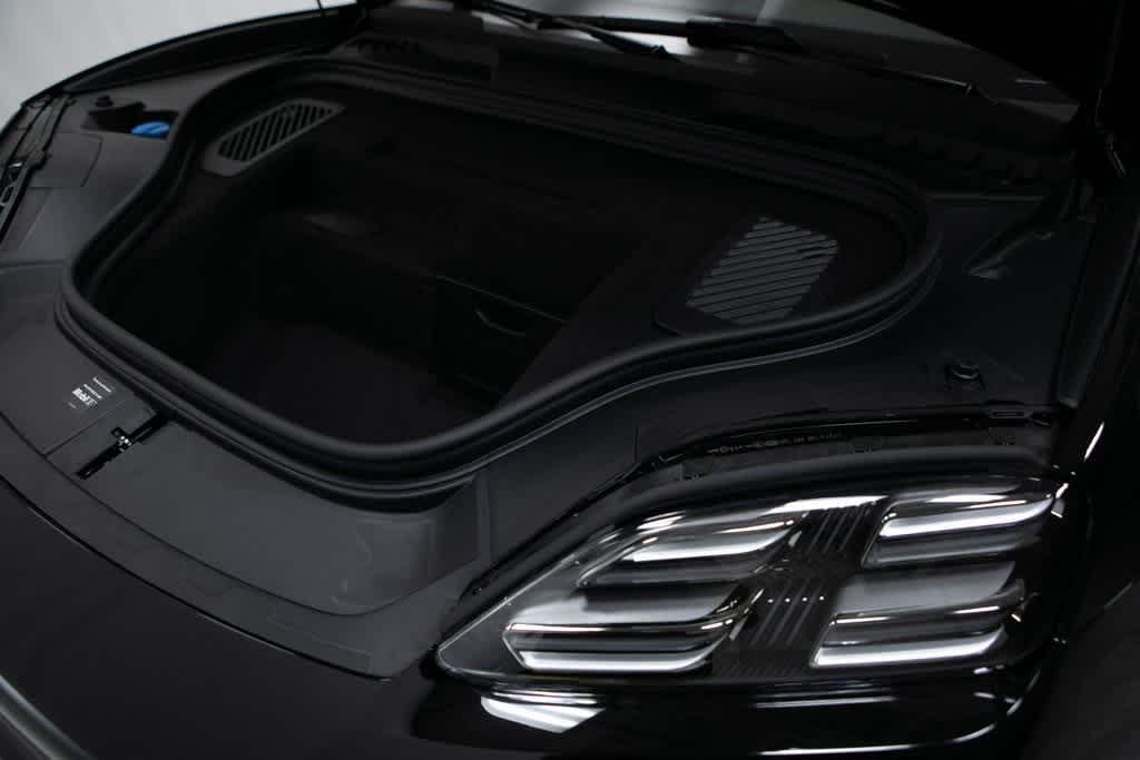 Thumbnail: 2025 Porsche Macan - 17