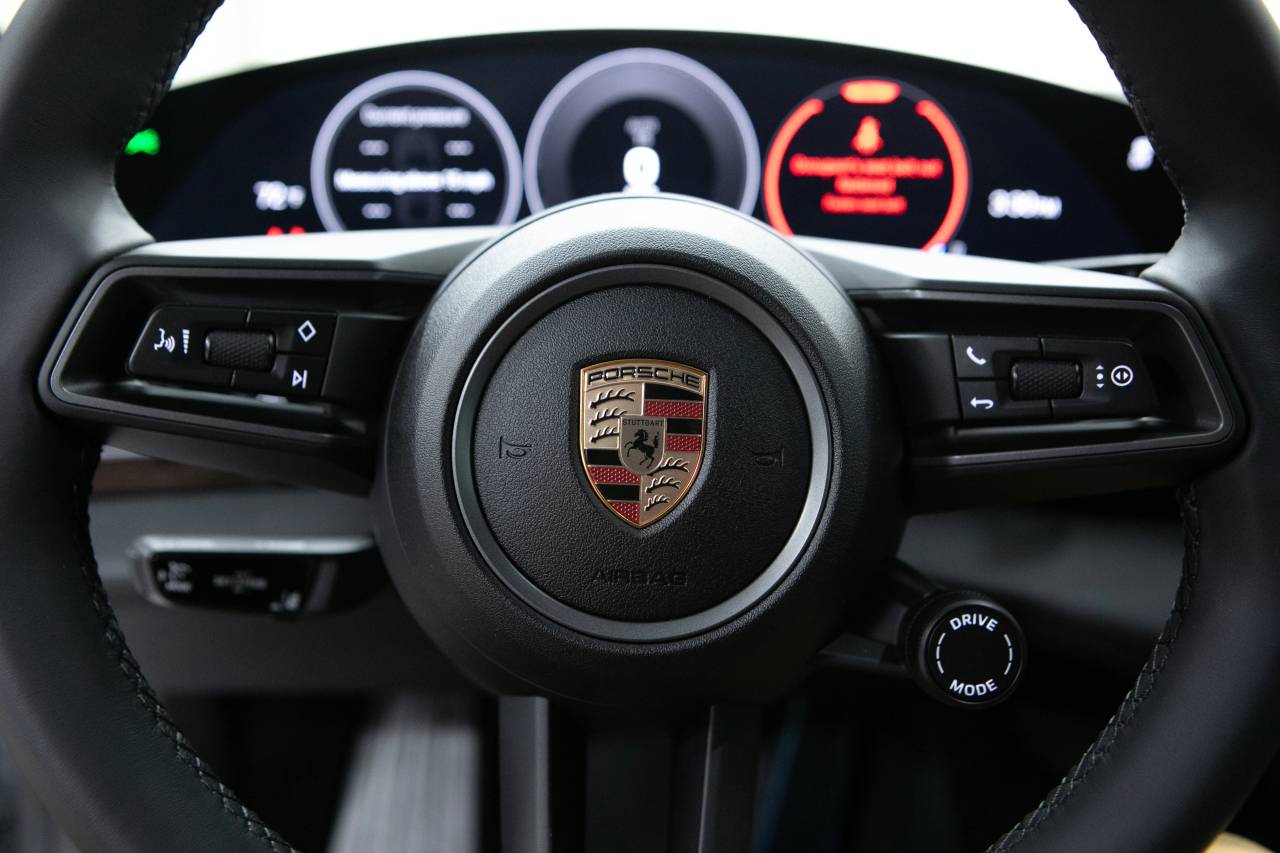 Thumbnail: 2025 Porsche Taycan - 10