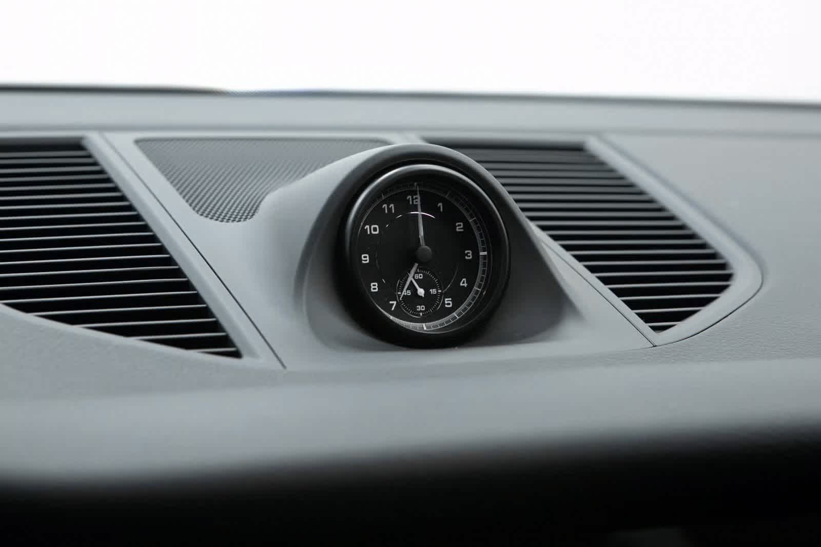 Thumbnail: 2025 Porsche Macan - 23