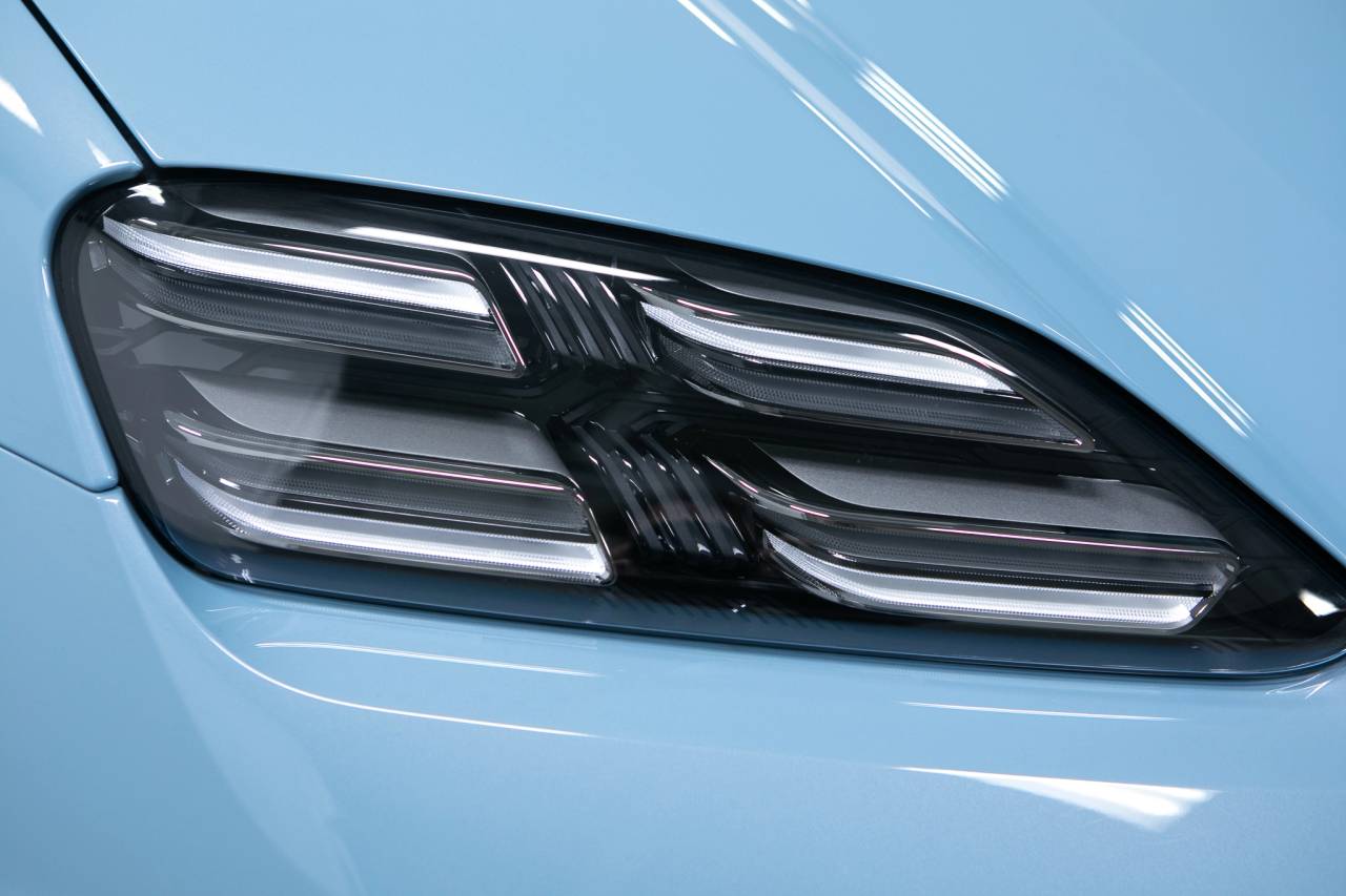 Thumbnail: 2026 Porsche Macan - 13
