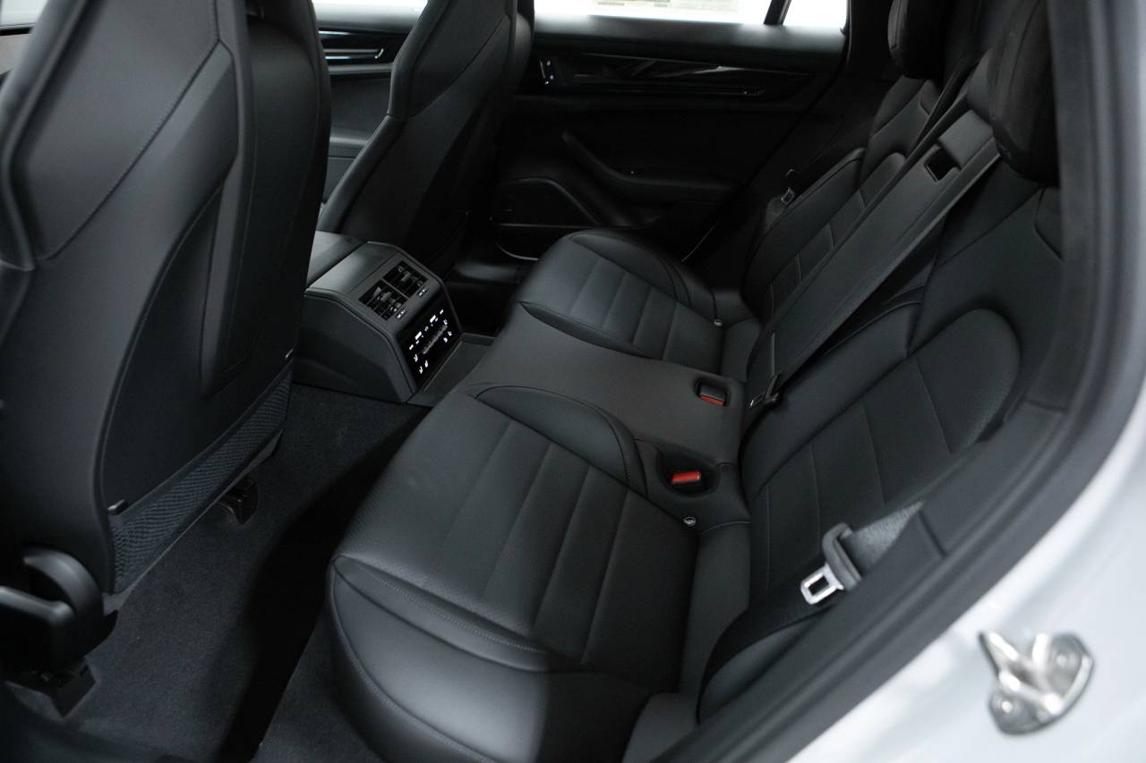 Thumbnail: 2026 Porsche Panamera - 35