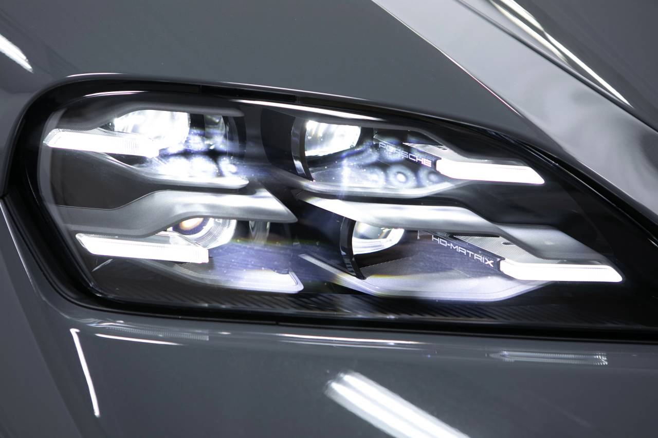 Thumbnail: 2025 Porsche Taycan - 15