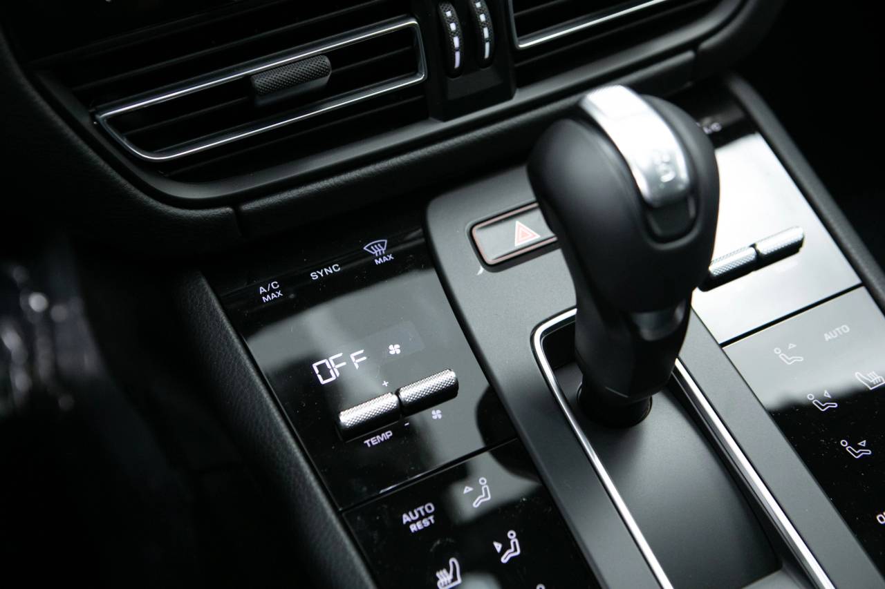 Thumbnail: 2026 Porsche Macan - 27