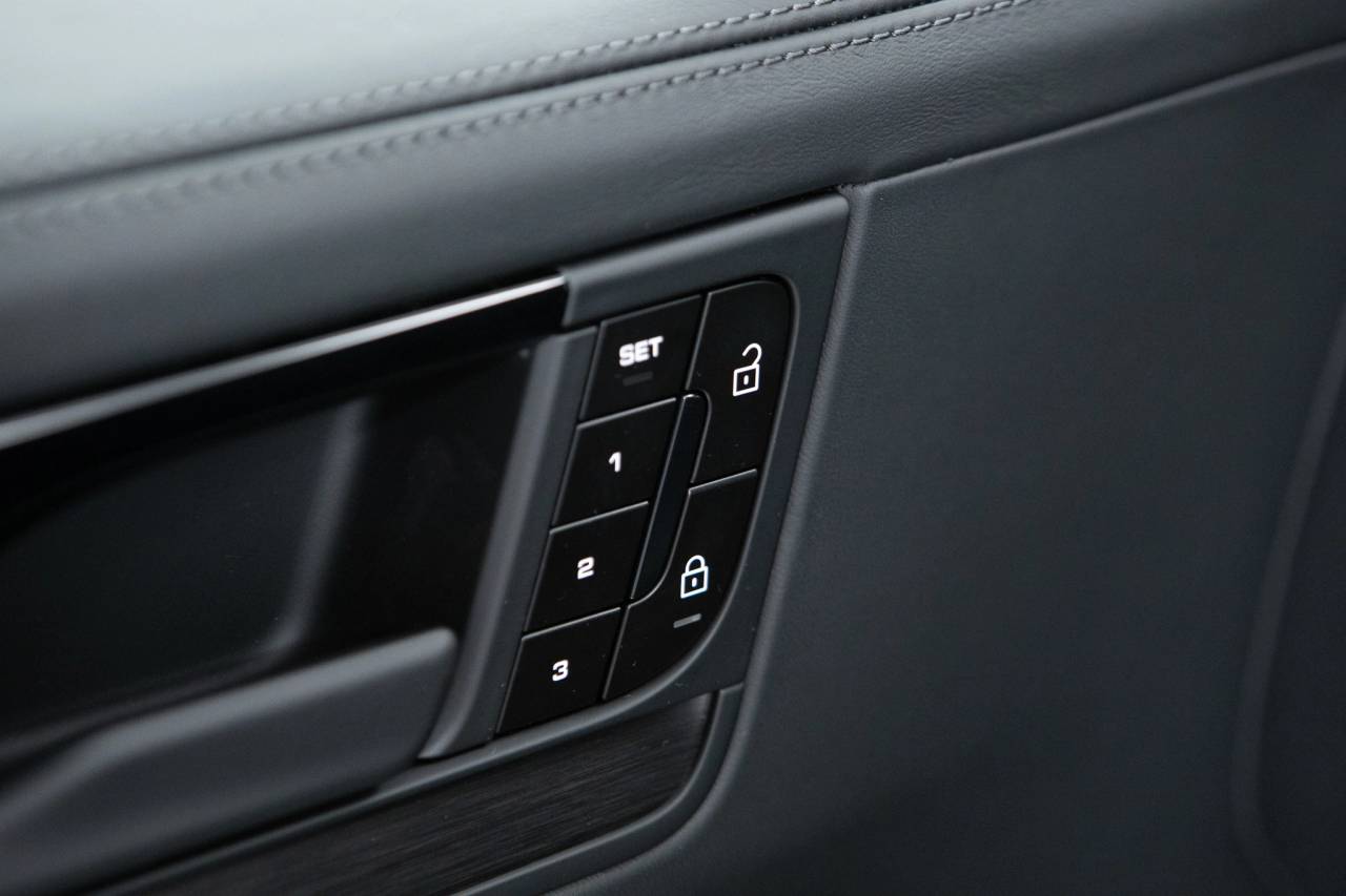 Thumbnail: 2026 Porsche Cayenne - 25