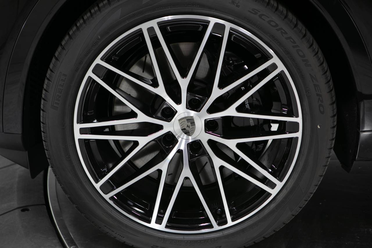 Thumbnail: 2025 Porsche  - 11