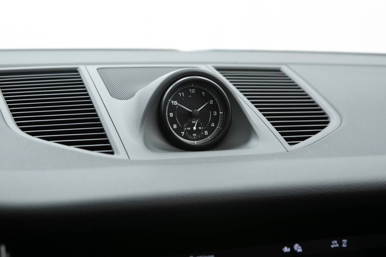 Thumbnail: 2026 Porsche Macan - 31