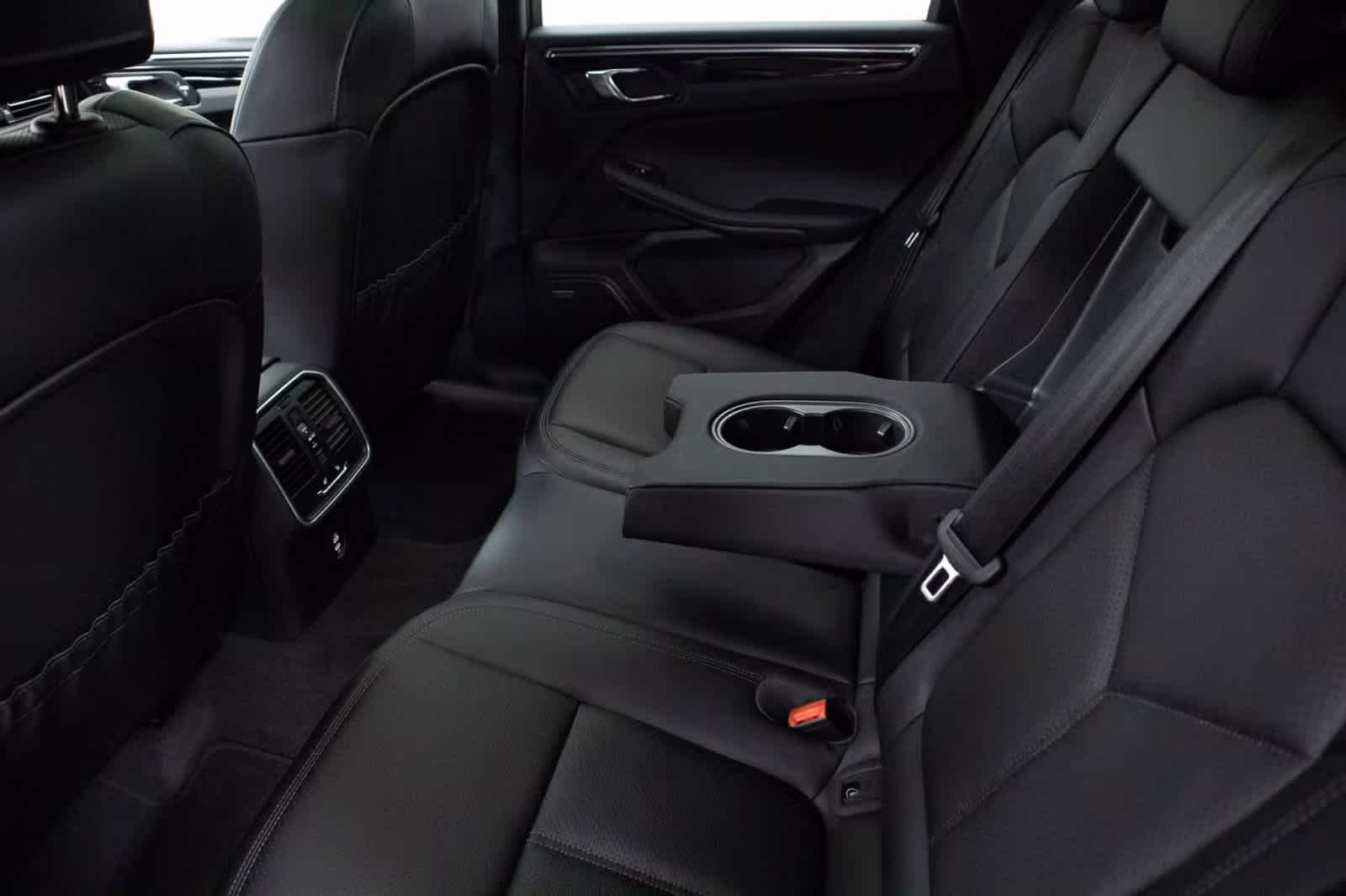 Thumbnail: 2025 Porsche Macan - 27