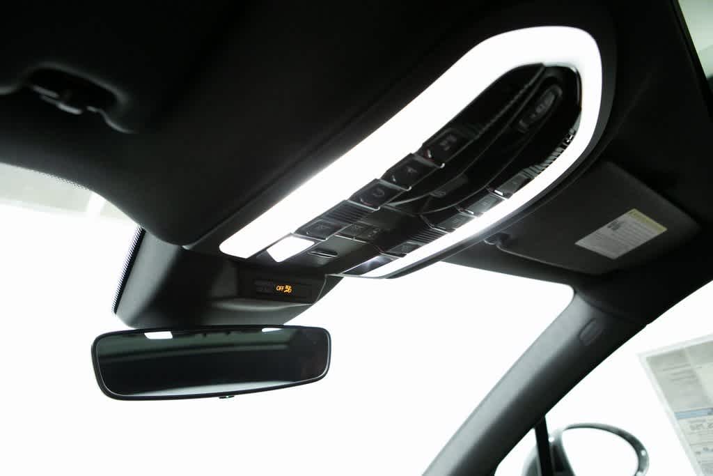 Thumbnail: 2025 Porsche Macan - 31