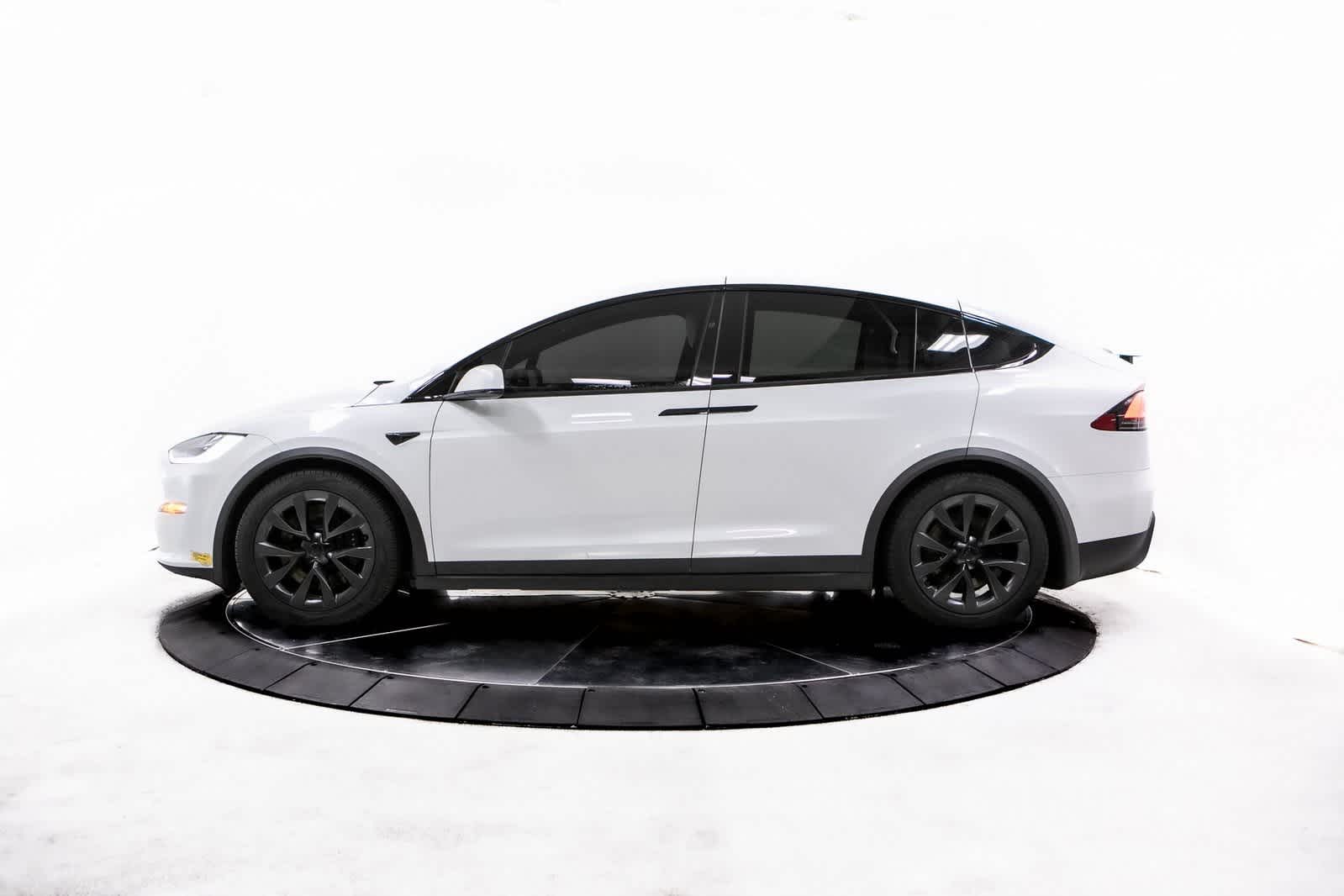2022 Tesla Model X Plaid photo 2