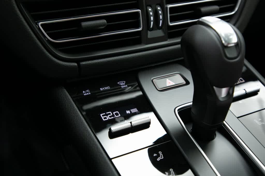 Thumbnail: 2025 Porsche Macan - 23
