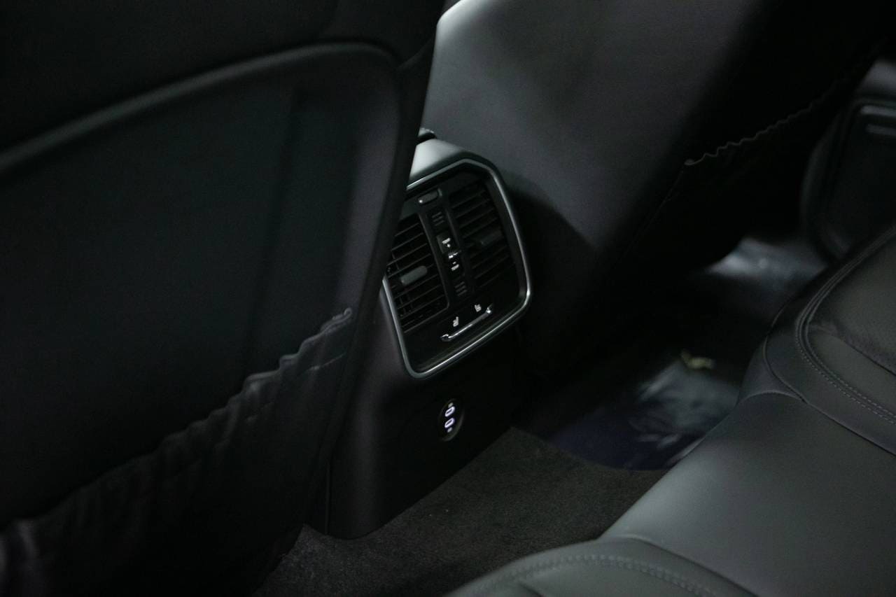 Thumbnail: 2026 Porsche Macan - 35