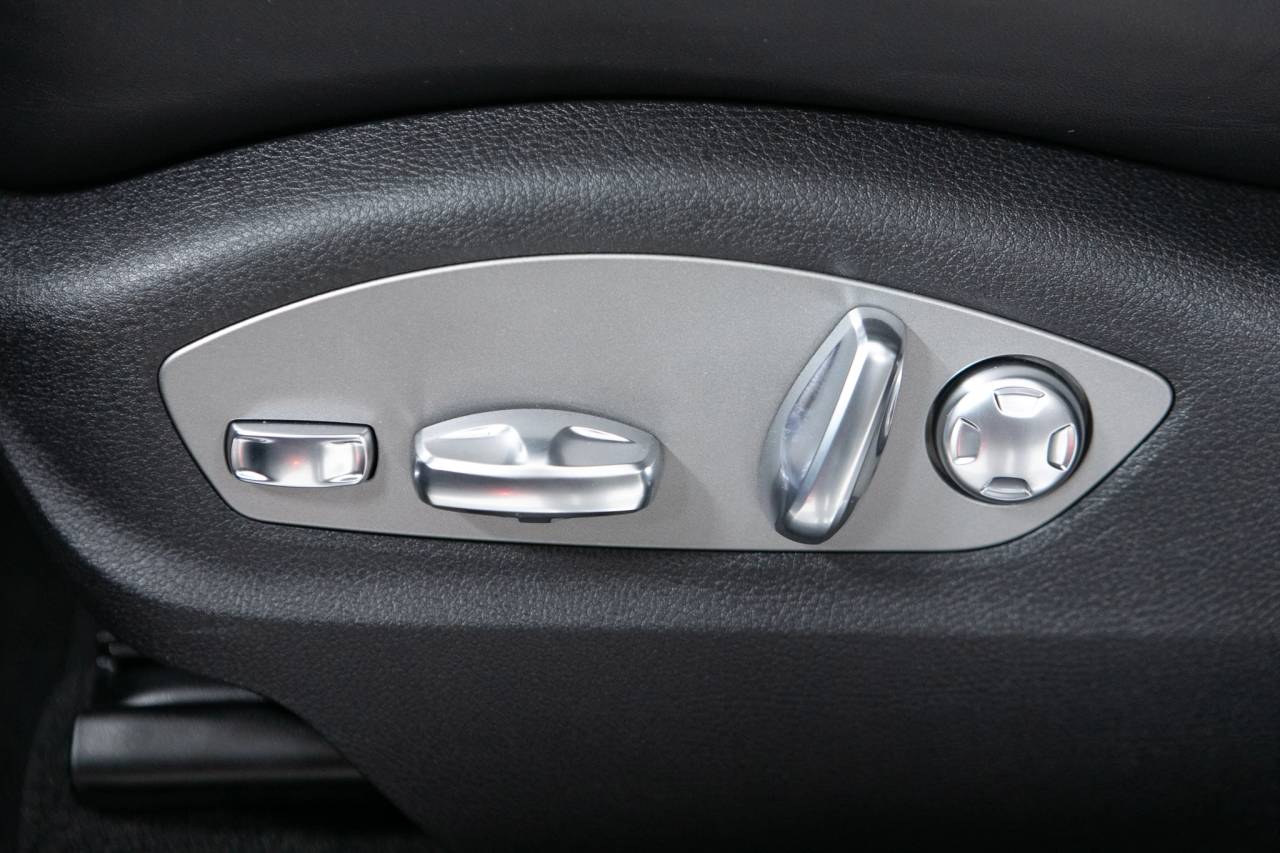 Thumbnail: 2026 Porsche Macan - 24