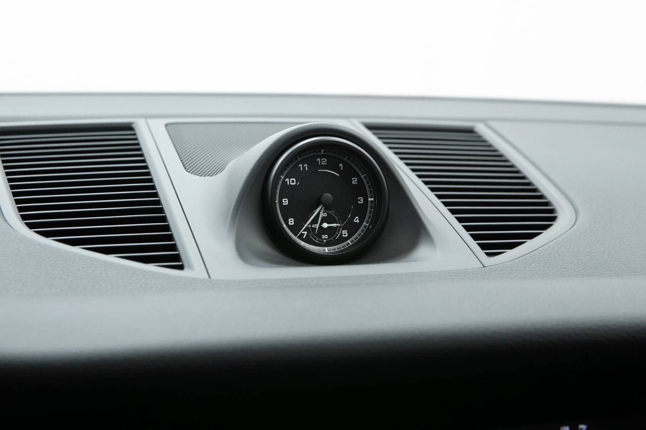 Thumbnail: 2026 Porsche Macan - 34