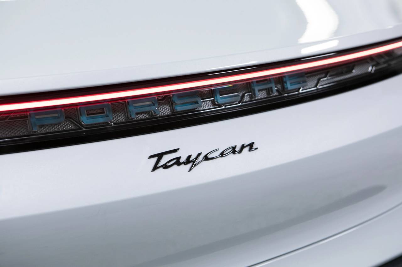 Thumbnail: 2026 Porsche Taycan - 15