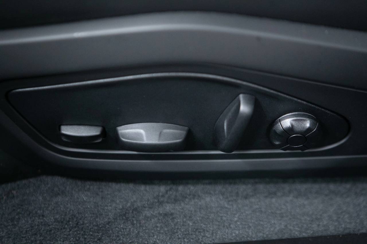 Thumbnail: 2026 Porsche Taycan - 24