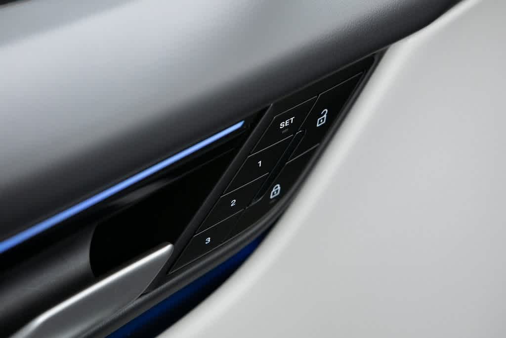 Thumbnail: 2025 Porsche Macan - 23