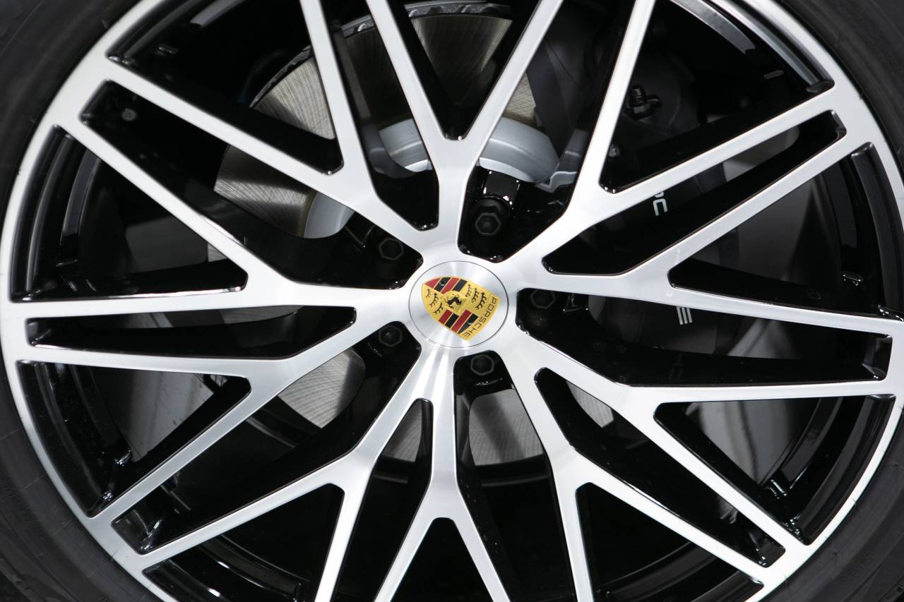 Thumbnail: 2026 Porsche Macan - 11